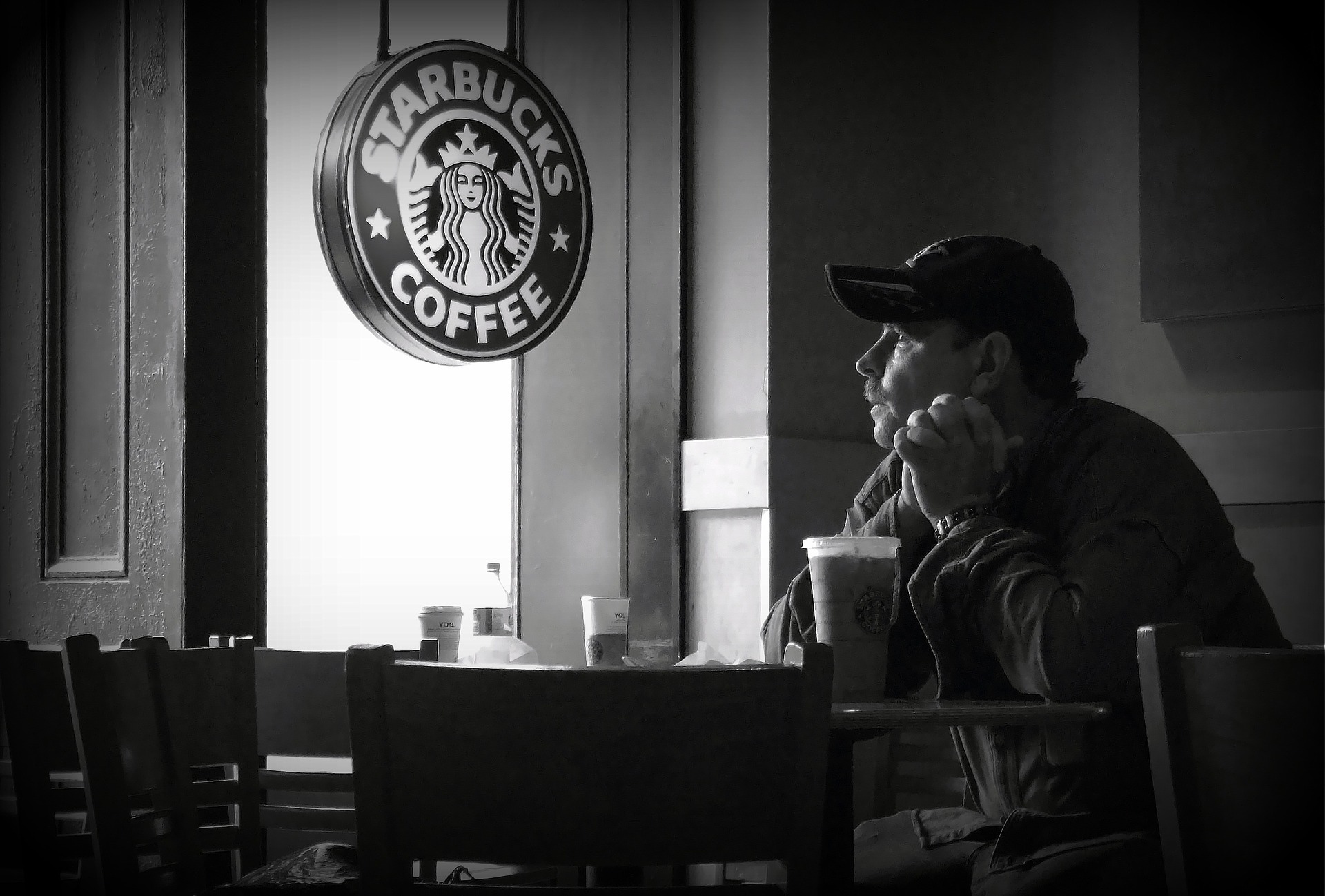 A man isdrinking coffee in Starbucks